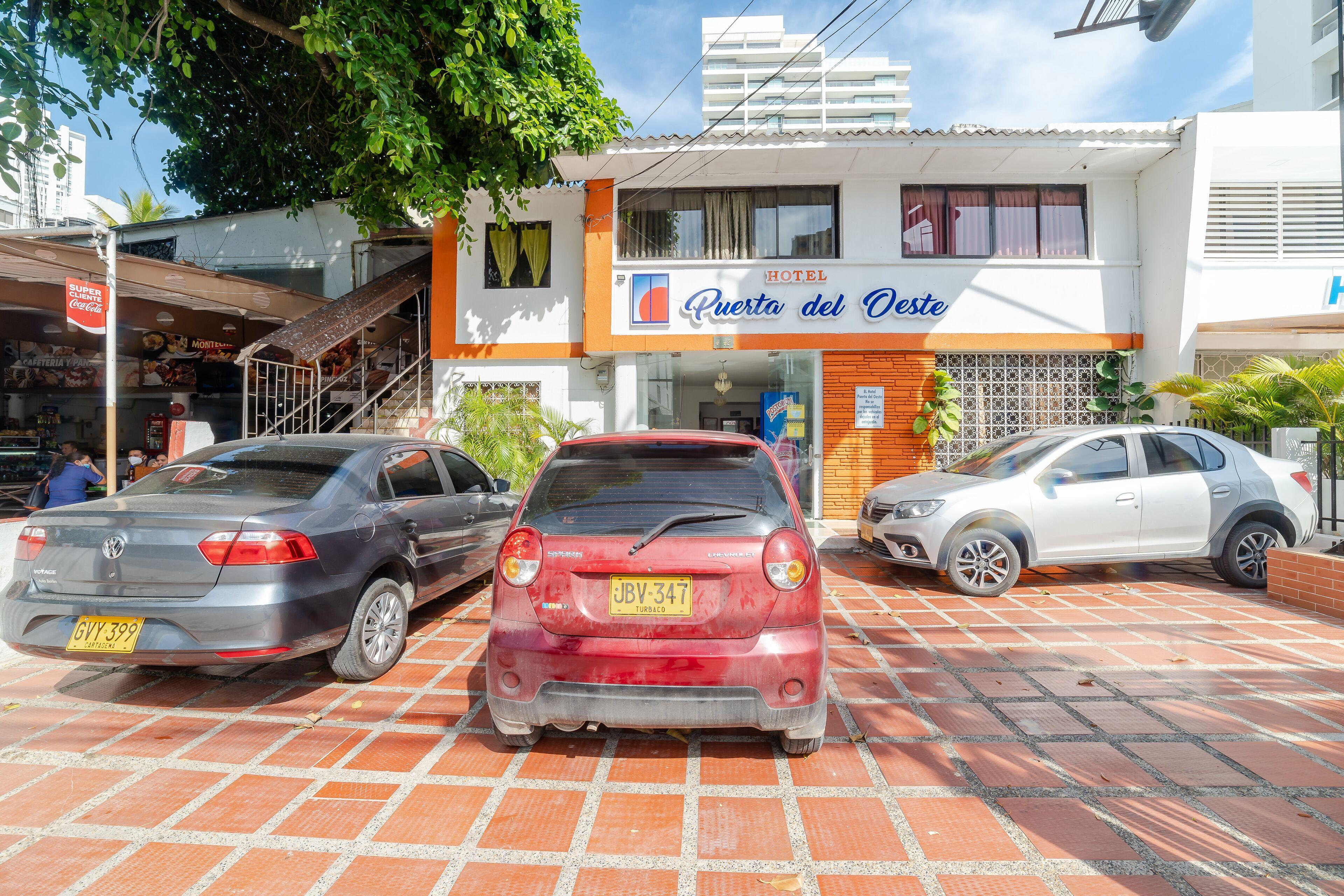 Ayenda Puerta Del Oeste Hotel